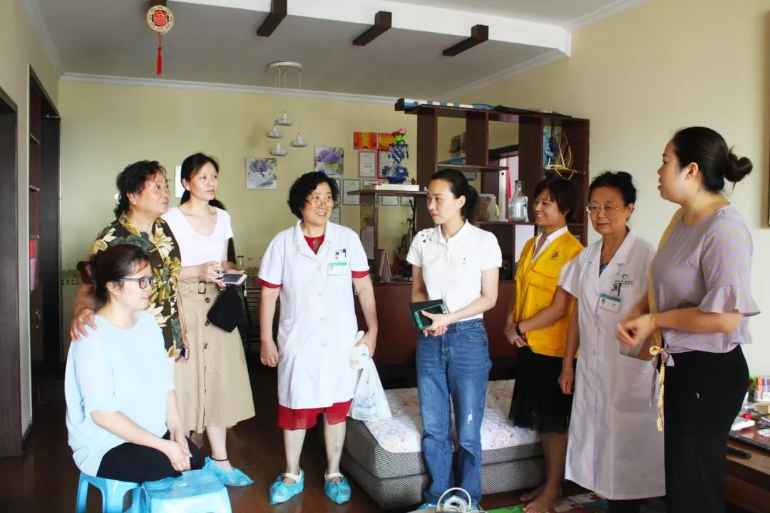 重慶重慶國醫堂醫院有限公司看(kàn)望慰問(wèn)社區(qū)殘疾孕婦