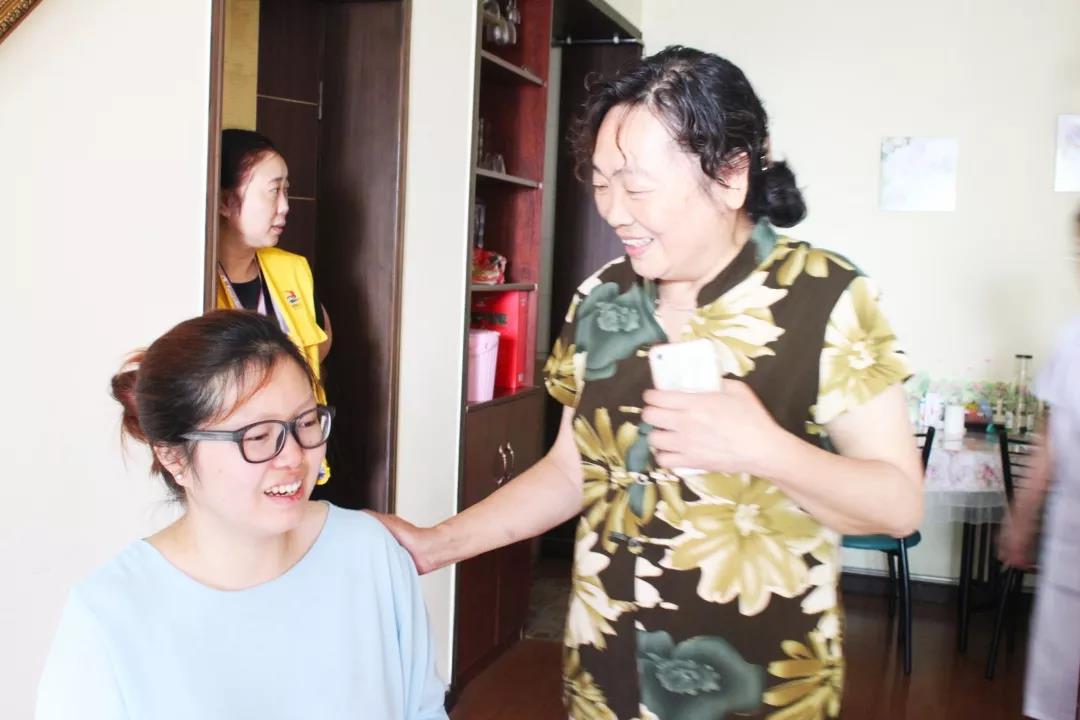 重慶重慶國醫堂醫院有限公司看(kàn)望慰問(wèn)社區(qū)殘疾孕婦2